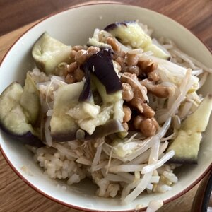 簡単！焼きなすと納豆のお味噌汁